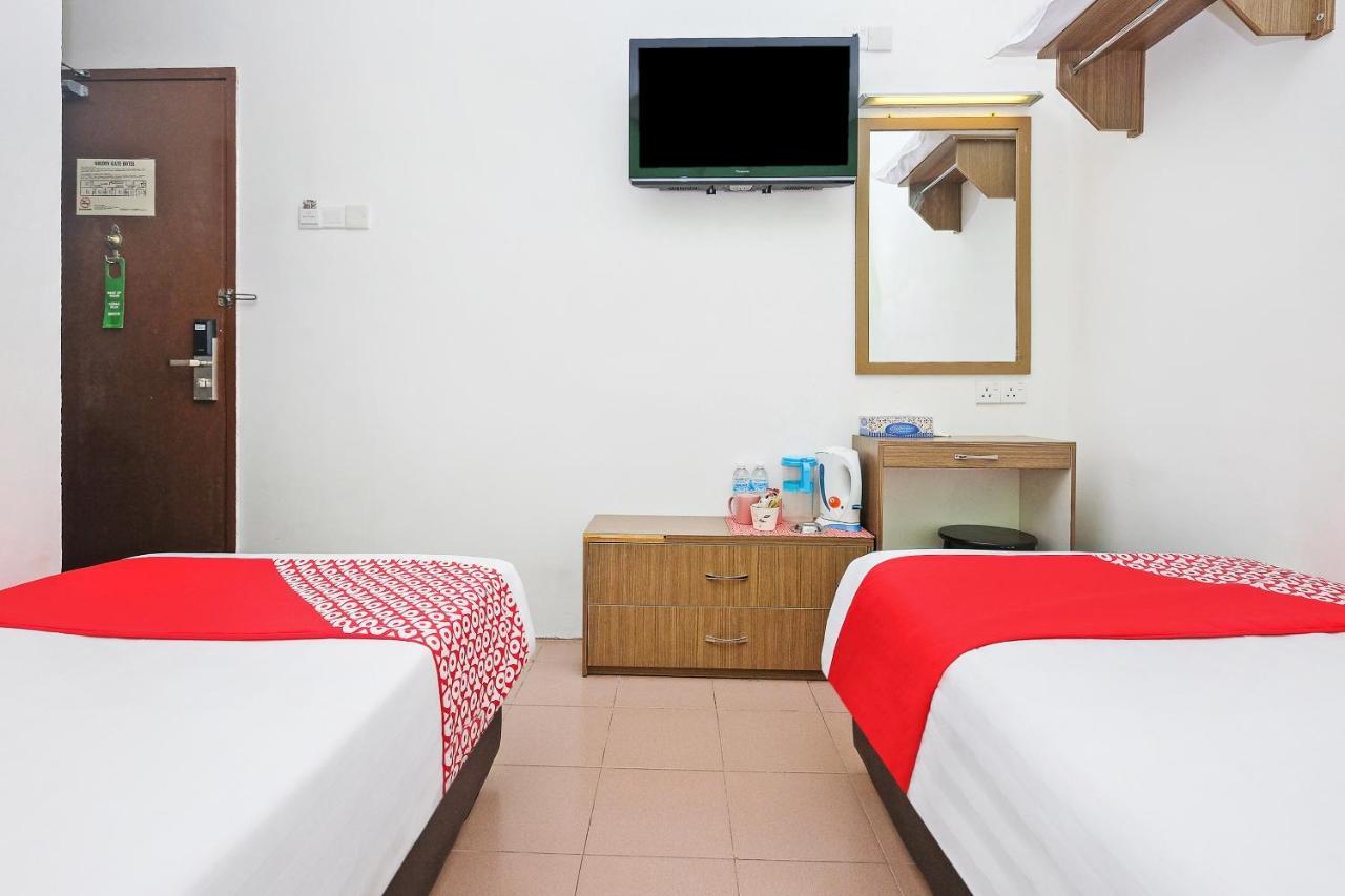 Oyo 850 Gold Star Hotel Chukai Exterior foto