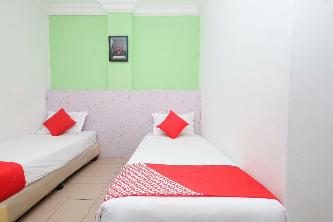 Oyo 850 Gold Star Hotel Chukai Exterior foto