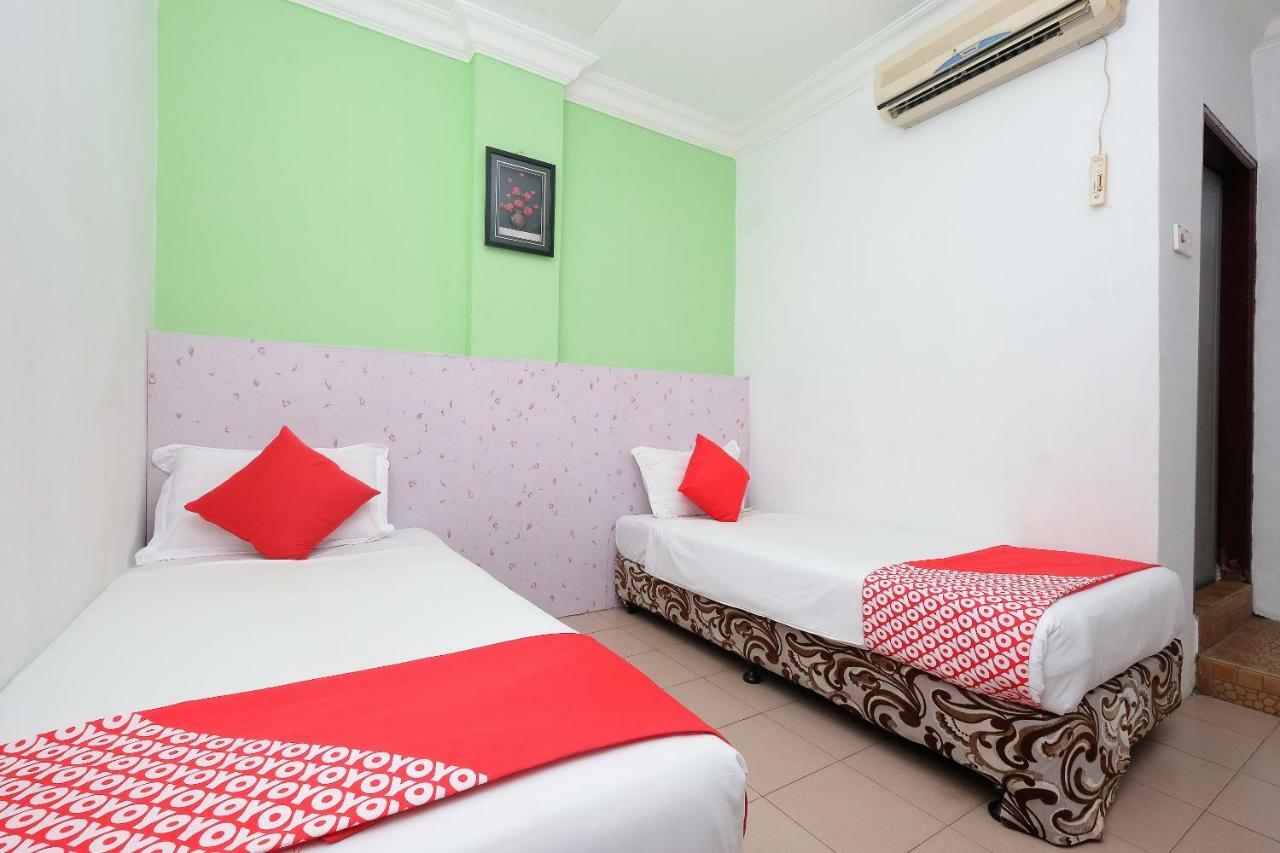 Oyo 850 Gold Star Hotel Chukai Exterior foto